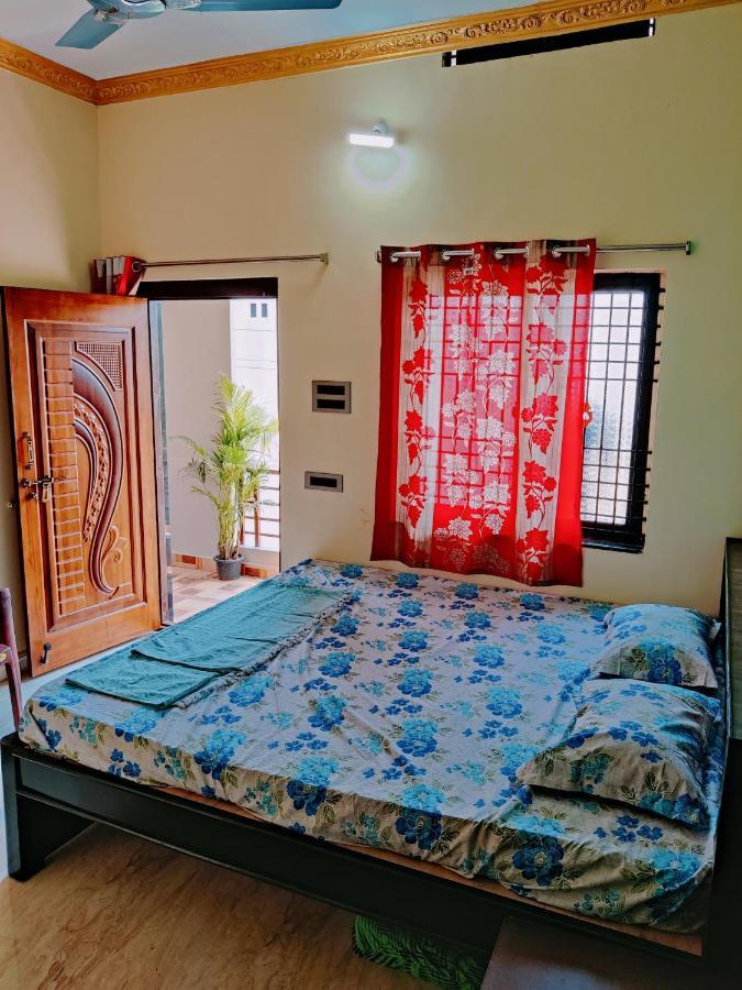 Balaji Homestay Хампи Екстериор снимка
